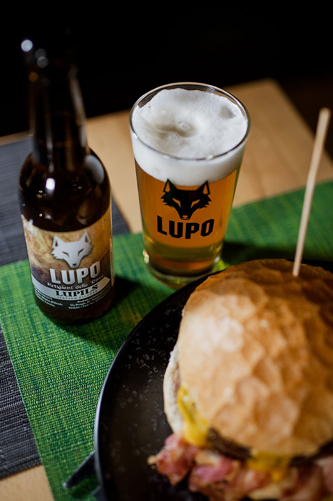 birra-lupo-con-hamburger